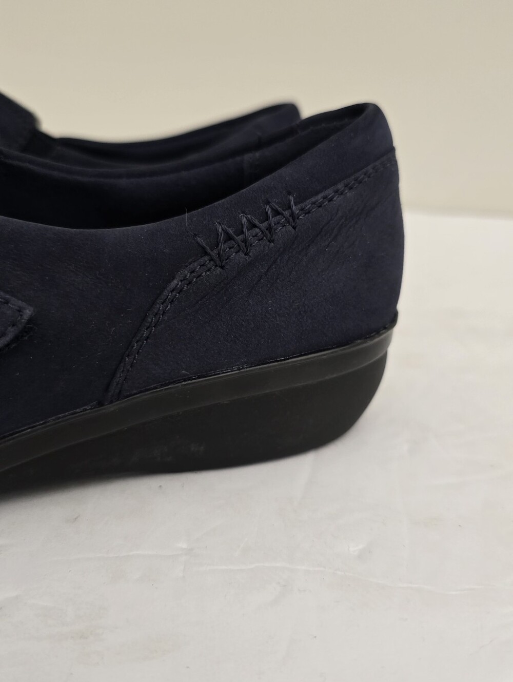 CLARKS size 7W Everlay Coda Leather Suede Cushion Soft Loafers Navy Blue - Picture 4 of 13